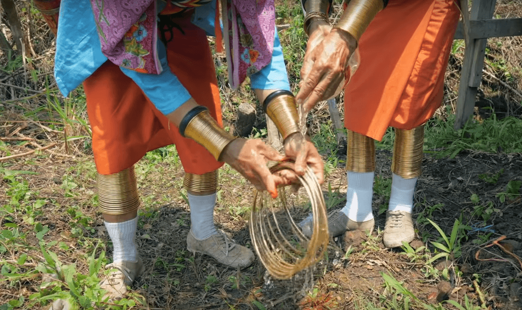 Ketahui Asal  Usul  Gelang  Tembaga Bidayuh dan Lima Pemakai 