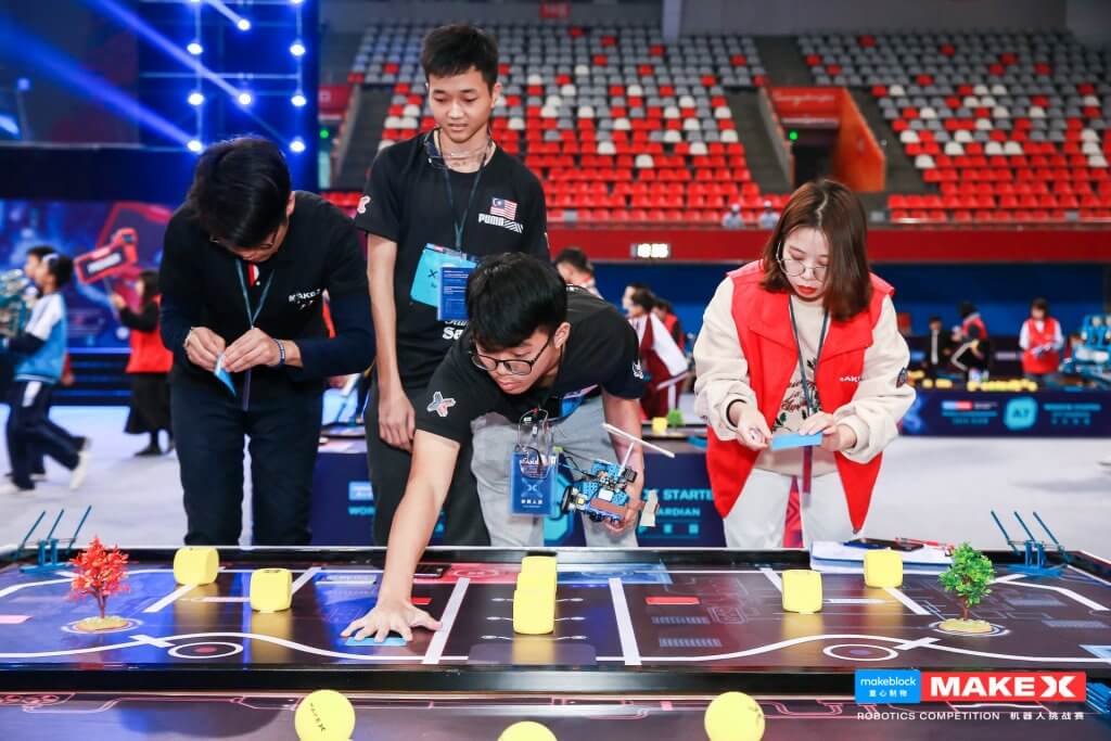 Tewaskan 3,500 Pasukan Di Dunia, Pelajar Sekolah Sarawak Juara Dunia Pertandingan Robotik