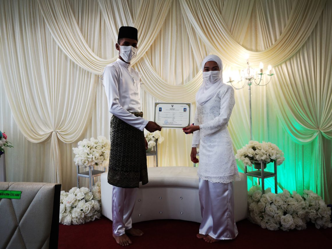 Sijil Nikah  Siap Terus Lihat Bagaimana Pasangan  Ini 