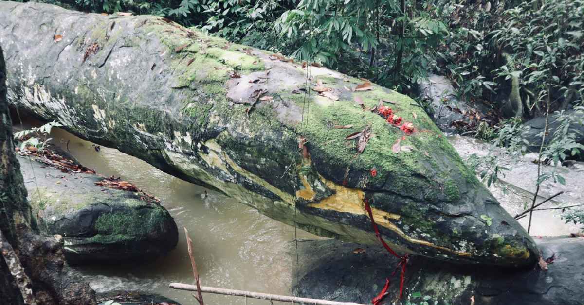 Ini Adalah Antara Kisah Batu Misteri Yang Terdapat Di Sarawak