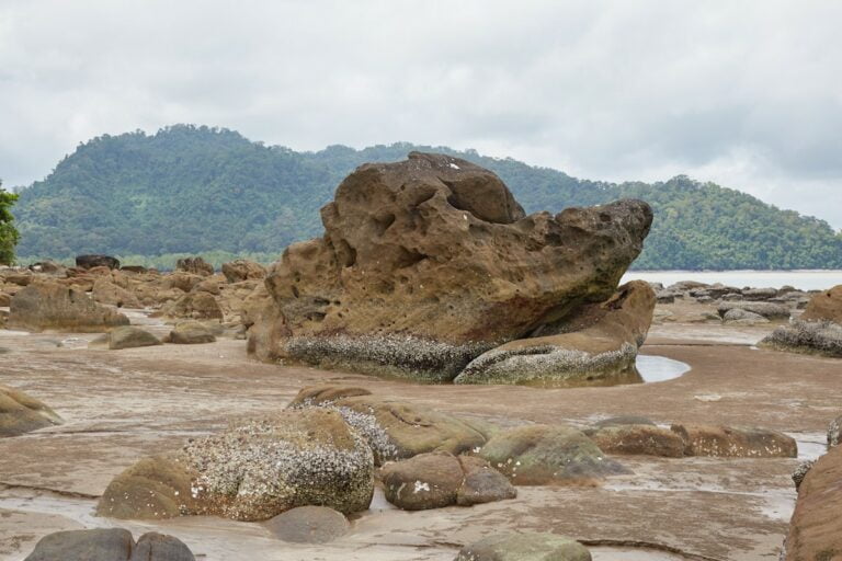 5 Kisah Lagenda Batu Misteri Yang Terdapat Di Sarawak