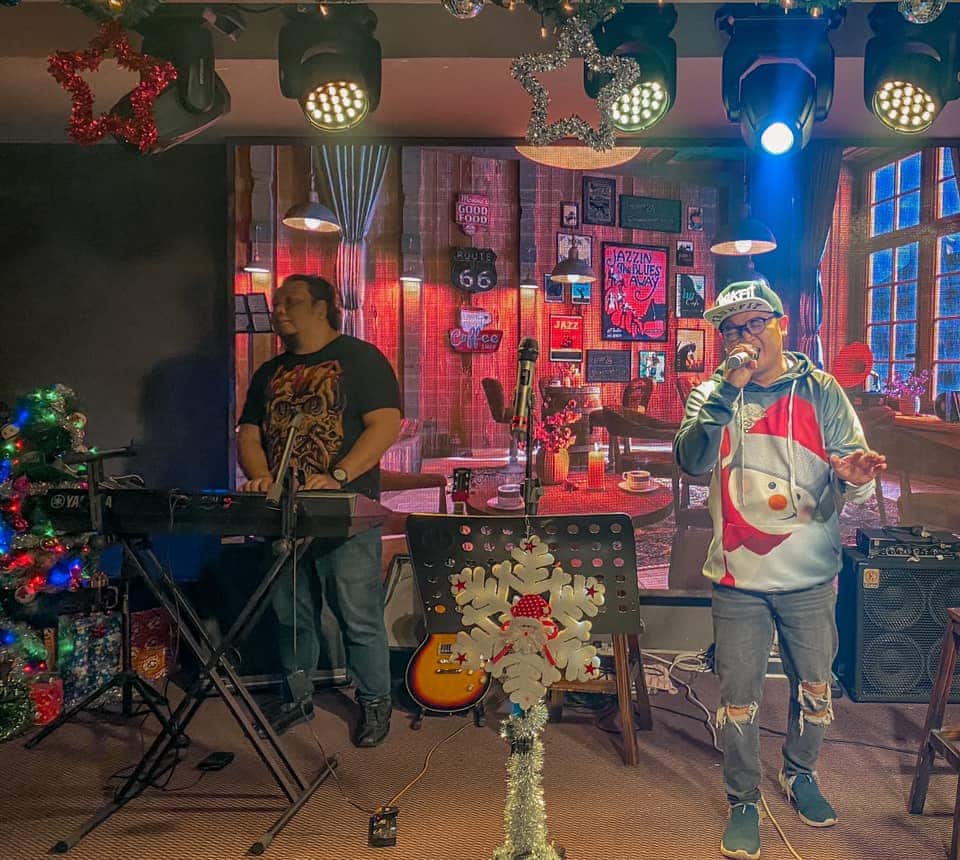 Sesuai Untuk 'Relax', Ini 6 Bar Di Kuching Menawarkan Live Band