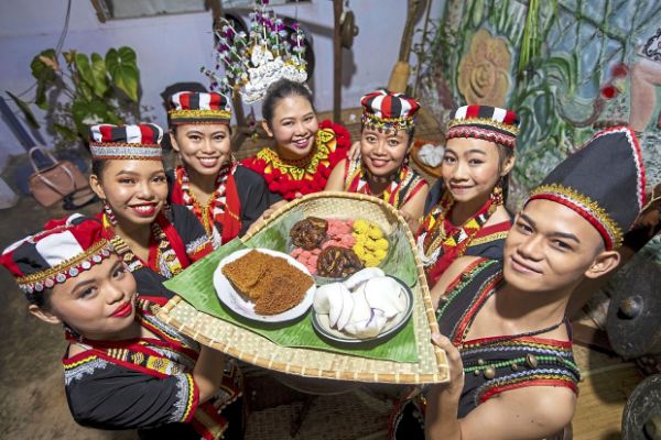 Perayaan Budaya Sarawak Dan Sabah, Ini Perbezaan Ringkas Antara Pesta ...